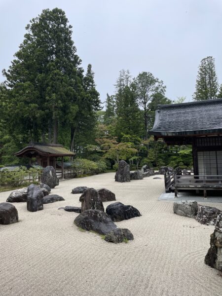 高野山金剛峰寺の石庭の写真