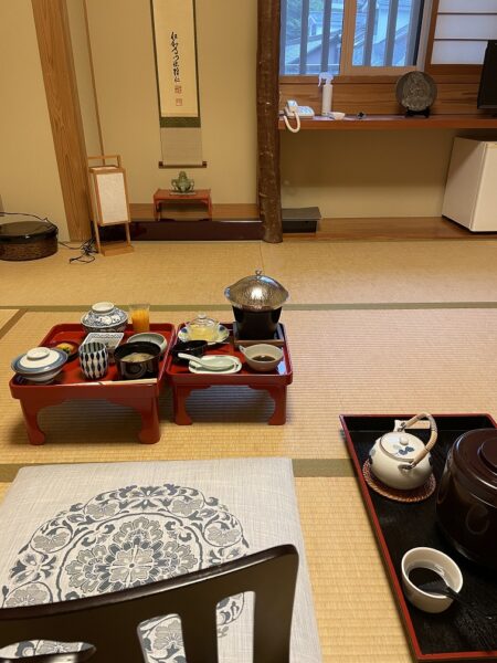 高野山の宿坊での朝の部屋食