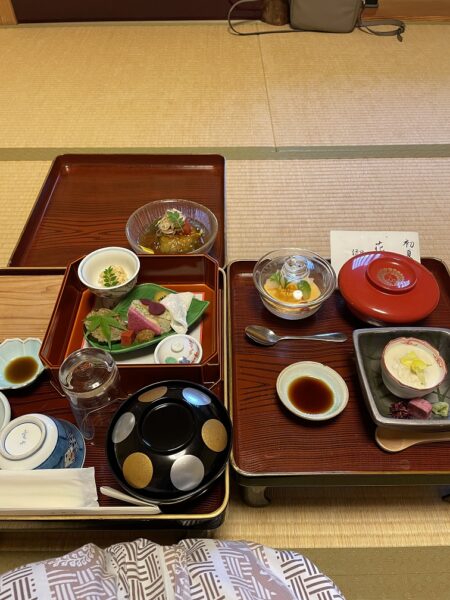 高野山の宿坊一乗院の晩御飯のお膳