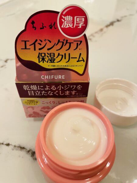 ちふれの濃厚エイジング保湿クリームの中身