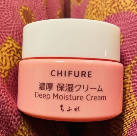 ちふれの濃厚エイジング保湿クリームの入れ物
